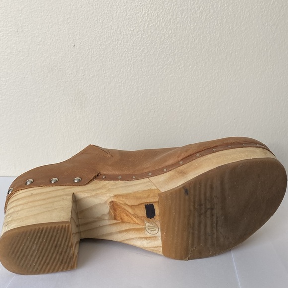 Chelsea and Violet clogs-size 10-Leather Upper-Wooden platform heel - Picture 7 of 11